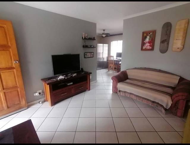 2 BEDROOM TOWNHOUSE FOR SALE IN ELDORAIGNE